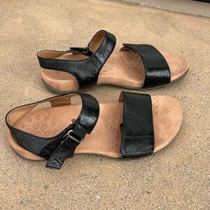 Vionic Marsala Metallic Adjustable Black Sandals Sz 7.5 WIDE Podiatrist Designed